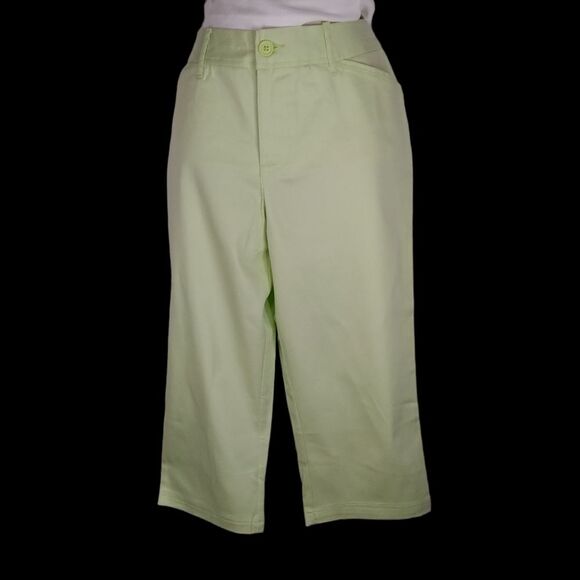 St. John's Bay Women's Pants Secretly Slender #84463750455 Capri Size 10 Green - Picture 1 of 16